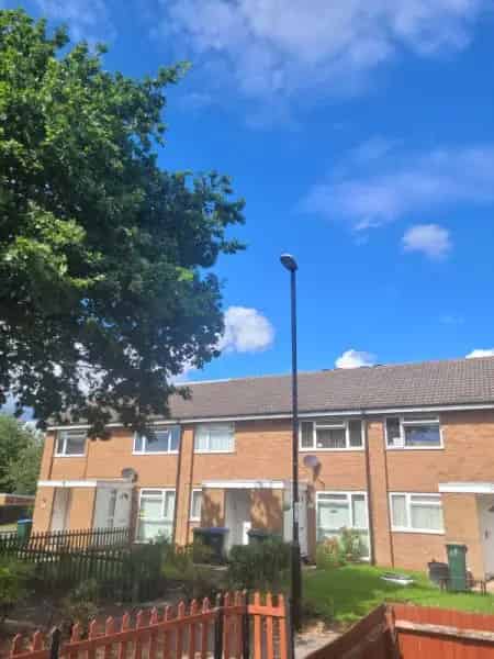Big Bedrooms House with Large Garden Close to Family