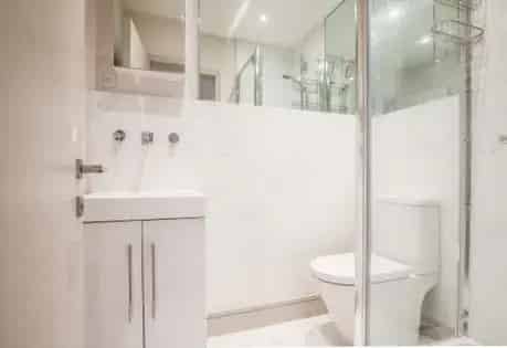 2 Bedroom Flat 67m2 London - Pre Viewing Reservation Available