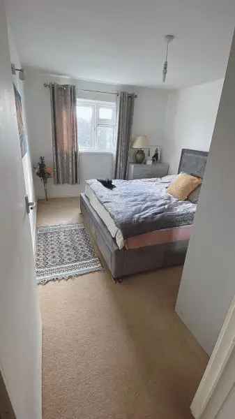 Flat For Rent in Kirklees, England