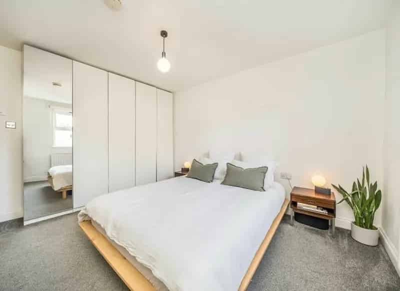 One Bedroom Victorian Conversion 575 sq ft Chain Free