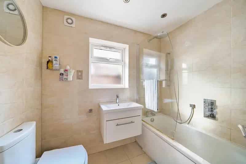 2-Bed 2-Bath Garden Flat West Hampstead High Spec Finish