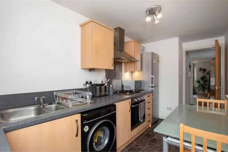 2 Bed Flat - Ground Floor with 1 Reception Room