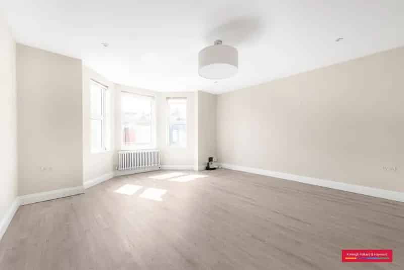Two Bedroom Apartment High Ceilings Modern Kitchen
