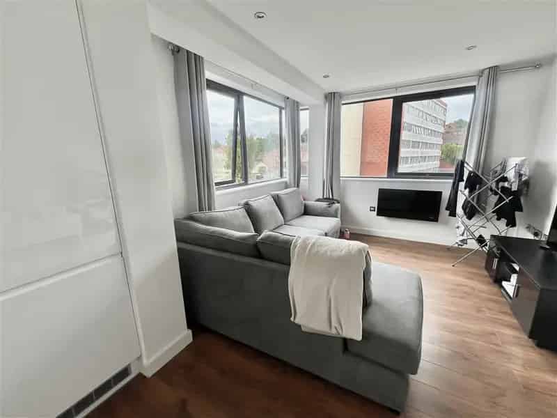 Executive Apartments with Integrated Appliances and Stylish Features