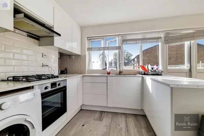 2 Bedroom Flat for Sale London SE17