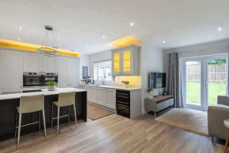 Five Bedroom Detached Villa in Monifieth