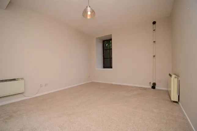 Flat to rent in Bell Street, Merchant City, Glasgow G4