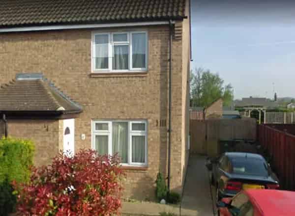 2 Large Double Bedroom House Near School and Shops