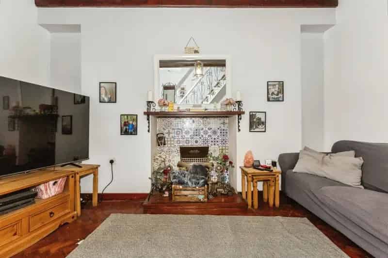 3 Bedroom Mid Terrace House For Sale