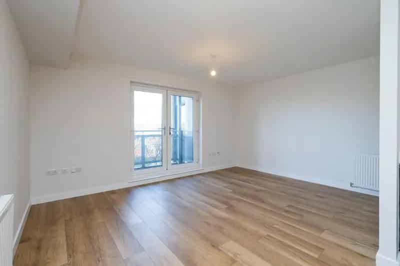 2 Bedroom Flat for Sale Easter Road Edinburgh
