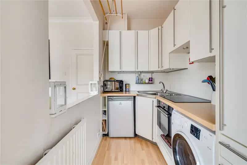 2 Bedroom Flat Fulham  Spacious Reception Balcony Near Fulham Broadway