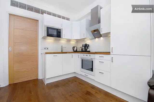 Flat to rent in Charing Cross Road, London WC2H