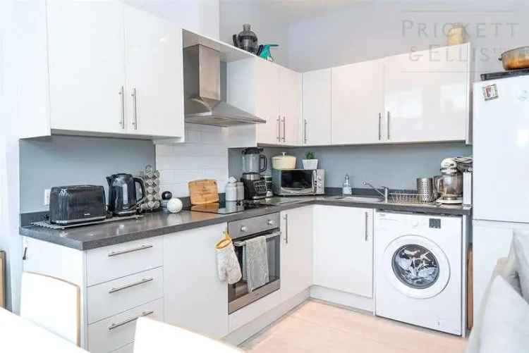 2 bed flat for sale