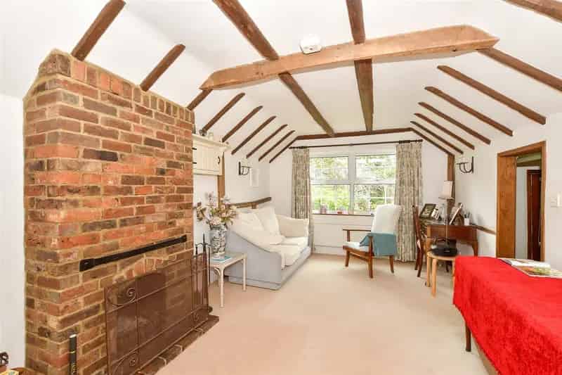 3 Bedroom Detached Cottage for Sale in Cuckfield