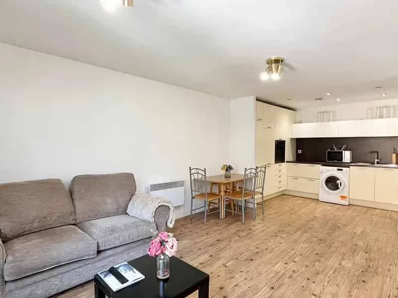 1 Bedroom Apartment Birmingham City Centre Modern Spacious
