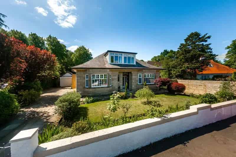4 Bedroom Detached House for Sale Near Rouken Glen Park