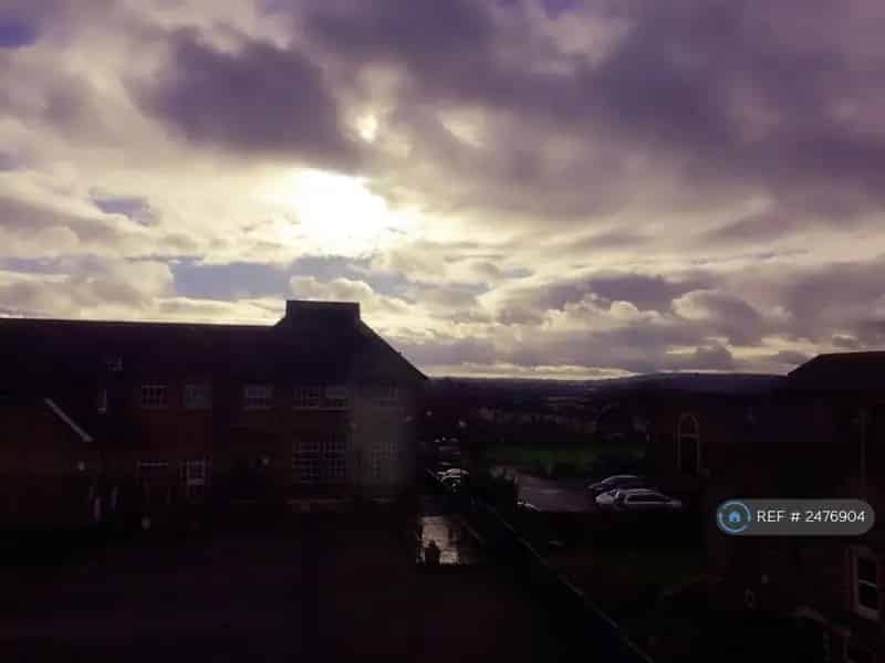 2 Bedroom 2 Bathroom Flat Great Location