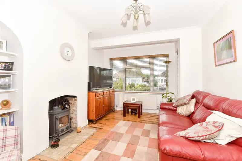 3 Bedroom Semi-Detached House for Sale in Horsham