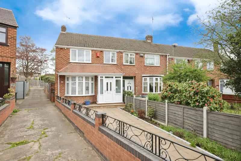 3 Bed House Full Width Rear Extension 2 Reception Rooms Refitted Kitchen No Onward Chain