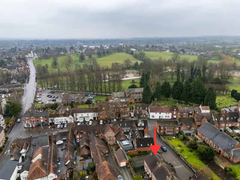 Charming Kenilworth End-Terrace House Freehold Chain Free
