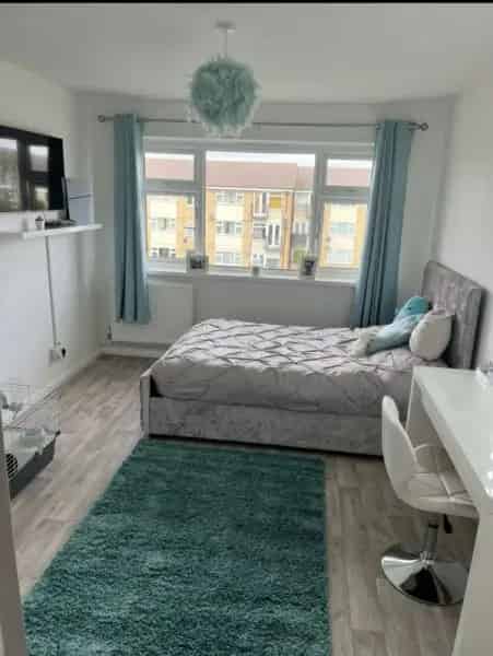 Three Bedroom House with Garden