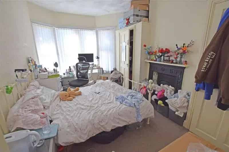 5 Bed Terrace House Converted into Two Self Contained Apartments