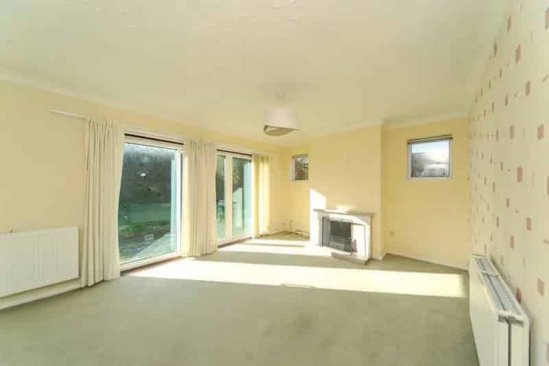 2 Bed Detached Bungalow Pebsham Village Private Parking No Onward Chain