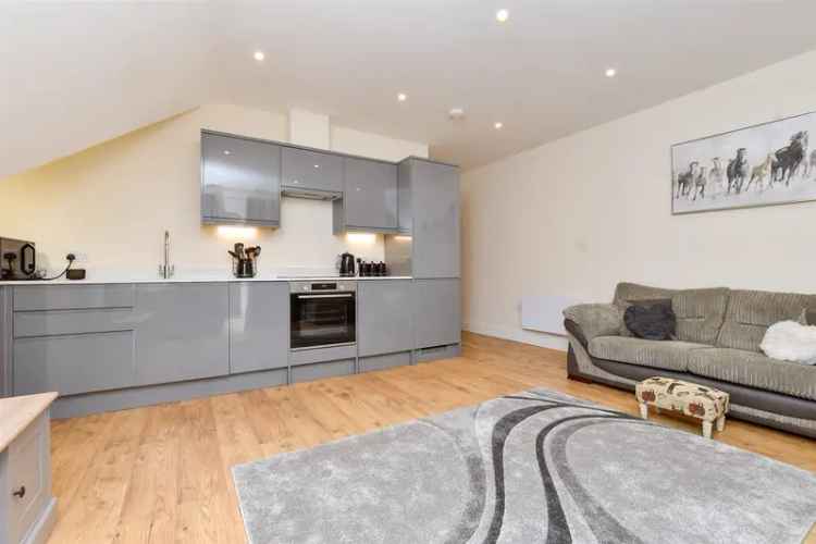 1 Bedroom Apartment for Sale Kenley Chain Free Allocated Parking Balcony