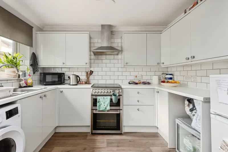 3 Bedroom Detached House Near Schools and Shops