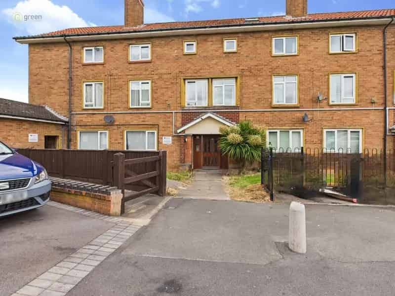 3 Bedroom Maisonette for Sale