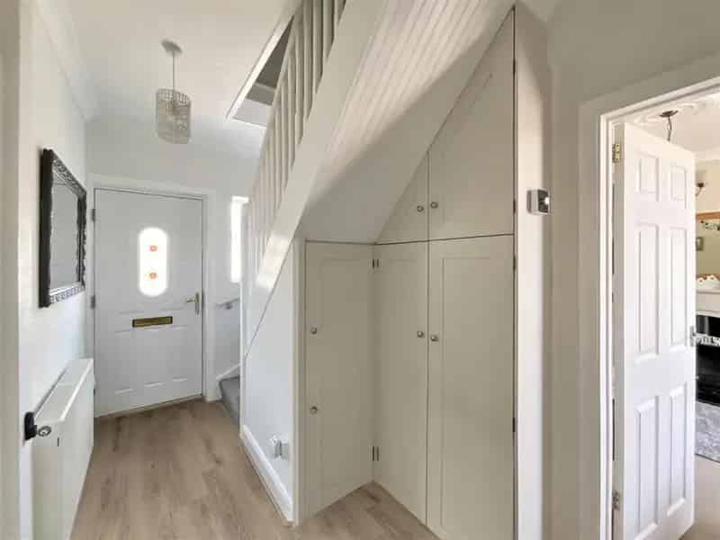 4 Bedroom Semi-Detached House for Sale Kingswood