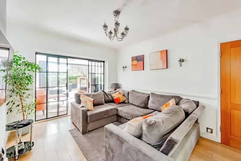 Extended Family Home with Garden, Parking and Garage