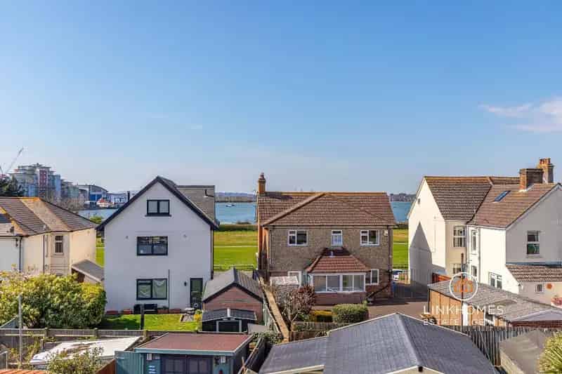 4 Bed Harbour View Family Home Poole