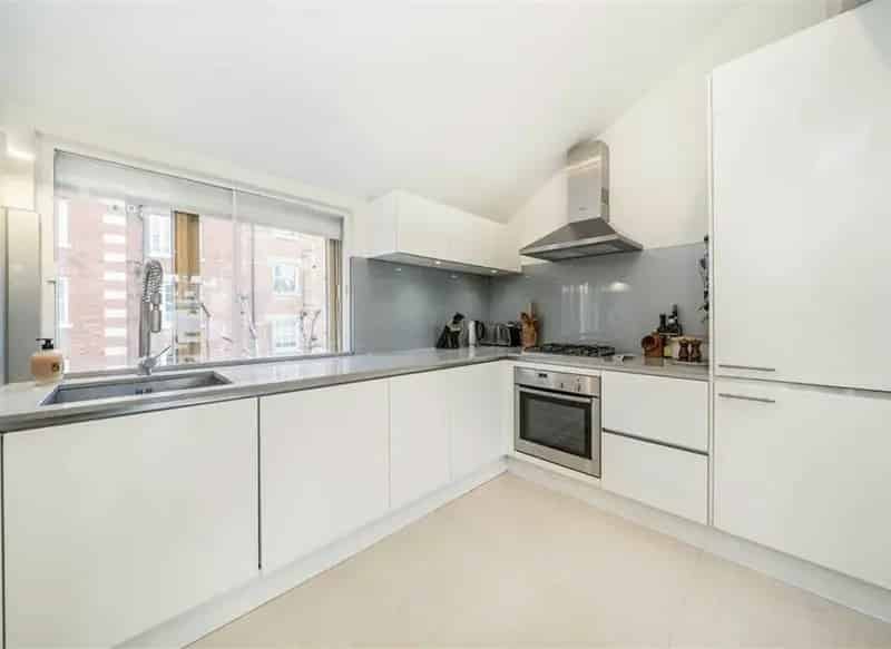 Hackney Road Split Level Apartment with Roof Terrace