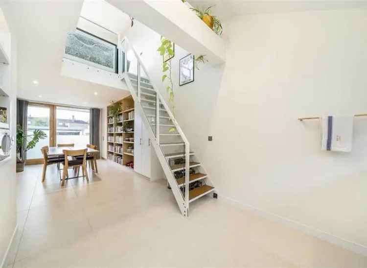 Hackney Road Top Floor Apartment with Private Roof Terrace