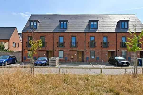 Modern Townhouse for Sale in Oxford