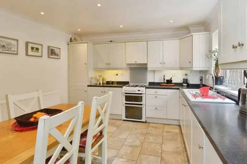 4 Bedroom End Terrace House in Stony Stratford