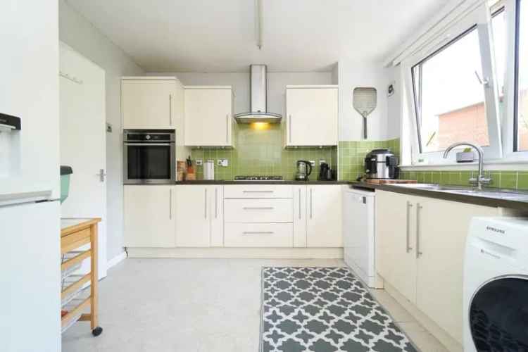 3 Bedroom Flat for Sale Near Schools and Dalmuir Park