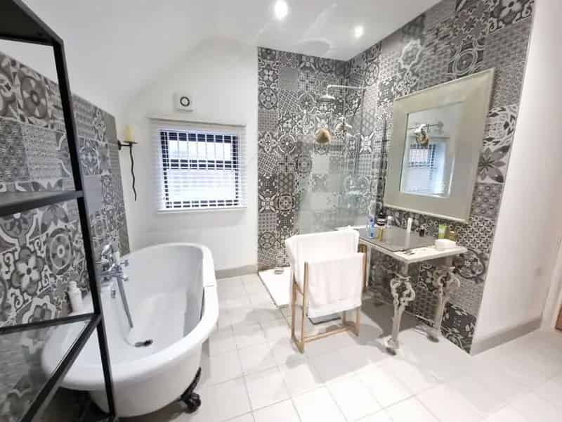 2 Bedroom Furnished Flat Kenilworth Town Centre