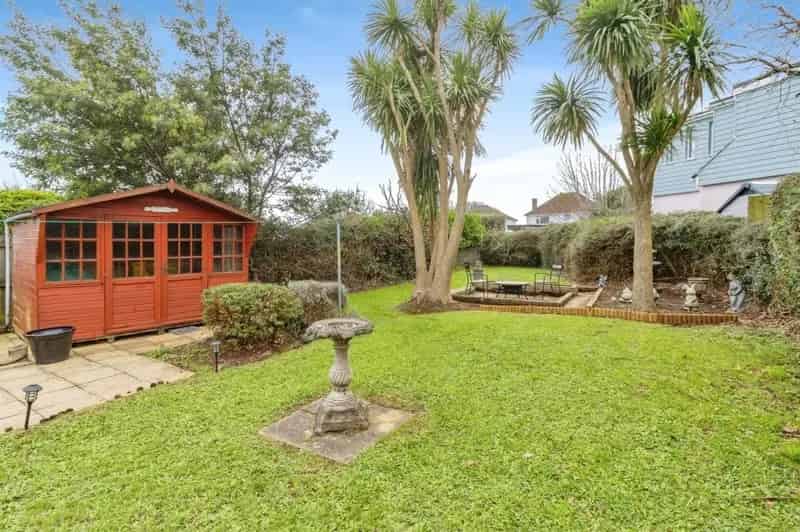Immaculate 2-Bed Detached Bungalow Upper Preston