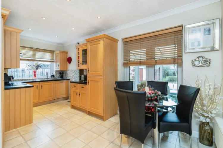 Bungalow For Sale in Preston Down Road, Paignton, England