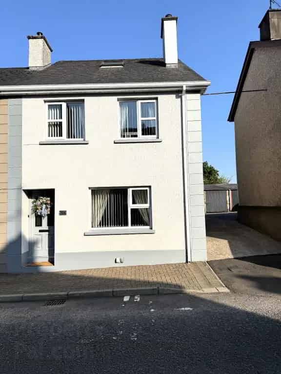 3 Bed Semi-Detached House Tempo Village Private Garden Office Space