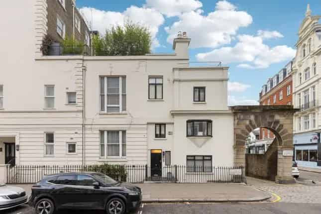 End Terrace House for Sale in Gloucester Road South Kensington SW7
