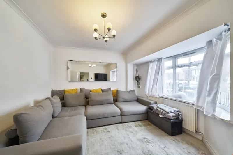 Three Bedroom House in East Ham Near Transport Links