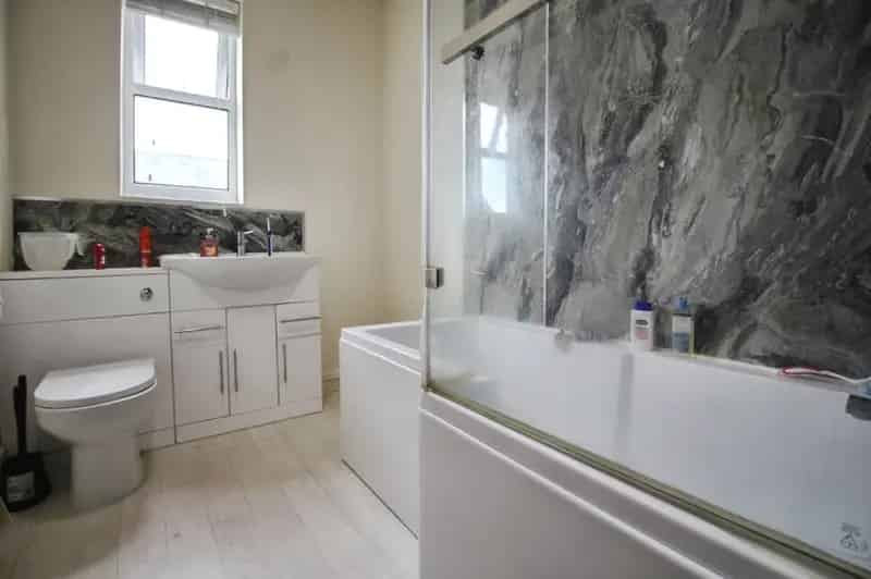 2 Bedroom Apartment Wilmslow Town Centre Parking