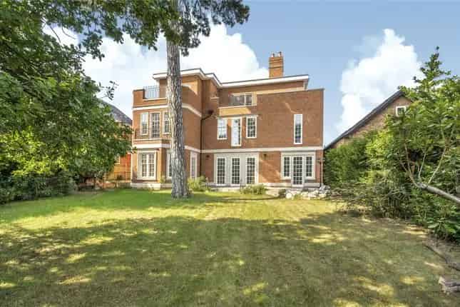 7-Bedroom Luxury House for Sale in Coombe Hill