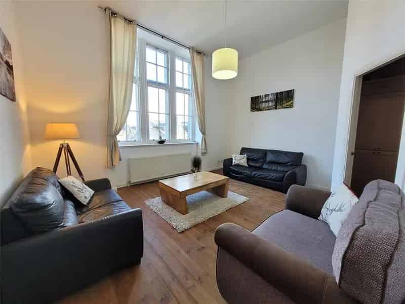 2 Bedroom Flat to Rent - Fully Furnished
