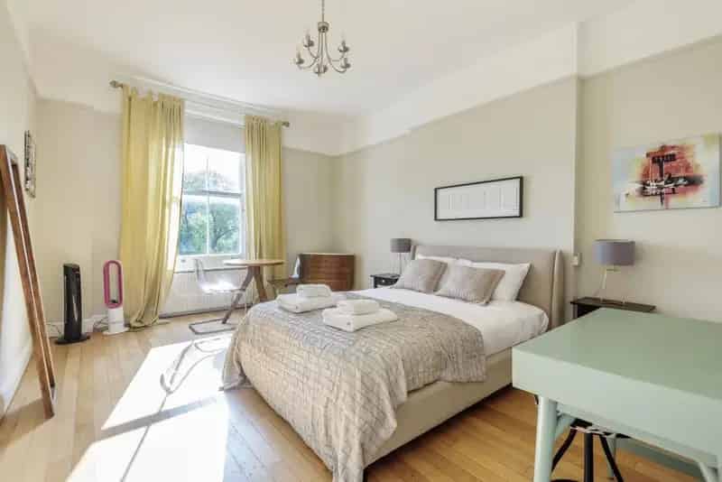 Flat For Sale , London, England
