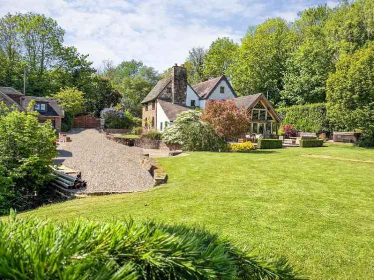8 Bedroom Detached House for Sale