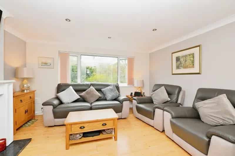 Three Bedroom Mid Terrace House For Sale